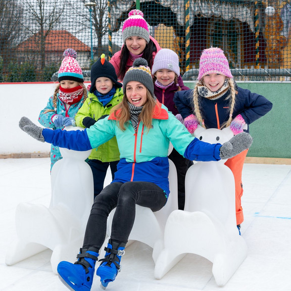 Eislaufen vor der Sonnentherme 